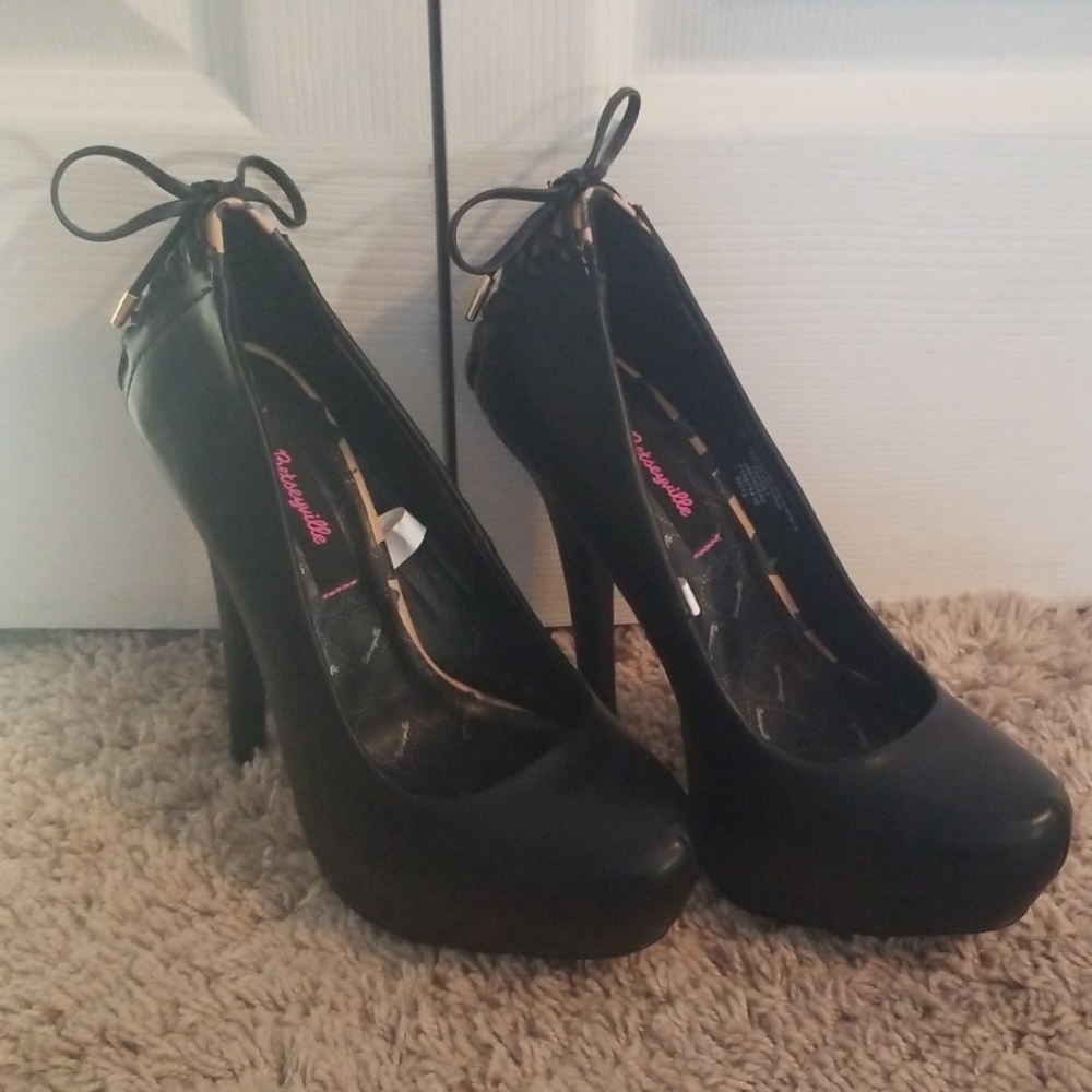Size 7 Betseyville heels